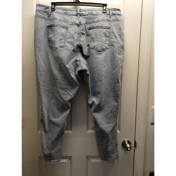 City Chic Size 20 Button Fly Light Wash Distressed Harley High Rise Crop Jeans - Picture 2 of 8